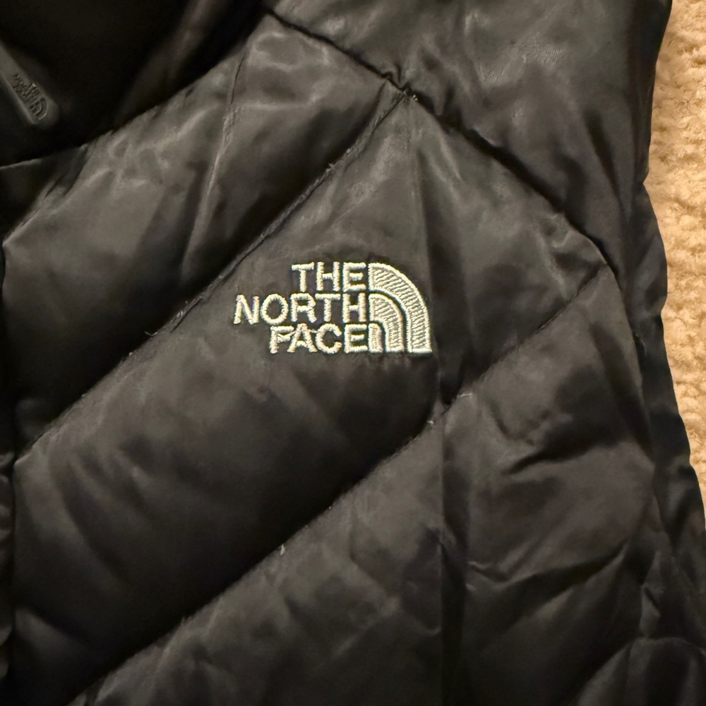 The North Face 550 Quilted Black Puffer Vest Medium (satin Black) - Picture 4 of 6